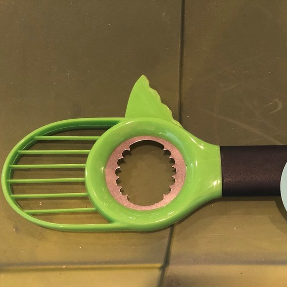 Household Trends Avocado Slicer & Pit Remover - Picture 1 of 2